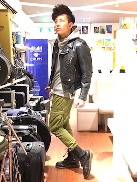 「マーチン」｜「アイテム（ライダースジャケット）」を使った、thenaturalkillersさん（メンズ・174cm）の春コーディネート