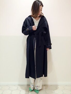 「アパートバイローリーズ」｜「アイテム（トレンチコート）」を使った、エミリさん（レディース・158cm）の冬コーディネート