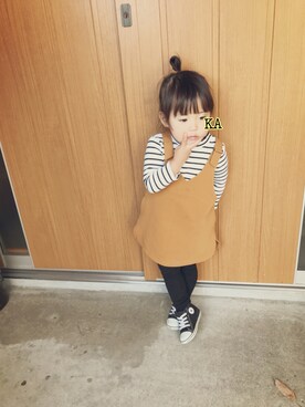 「アイテム（ジャンパースカート、ブラウン系）」を使った、かなみいさん（キッズ・90cm）の秋コーディネート