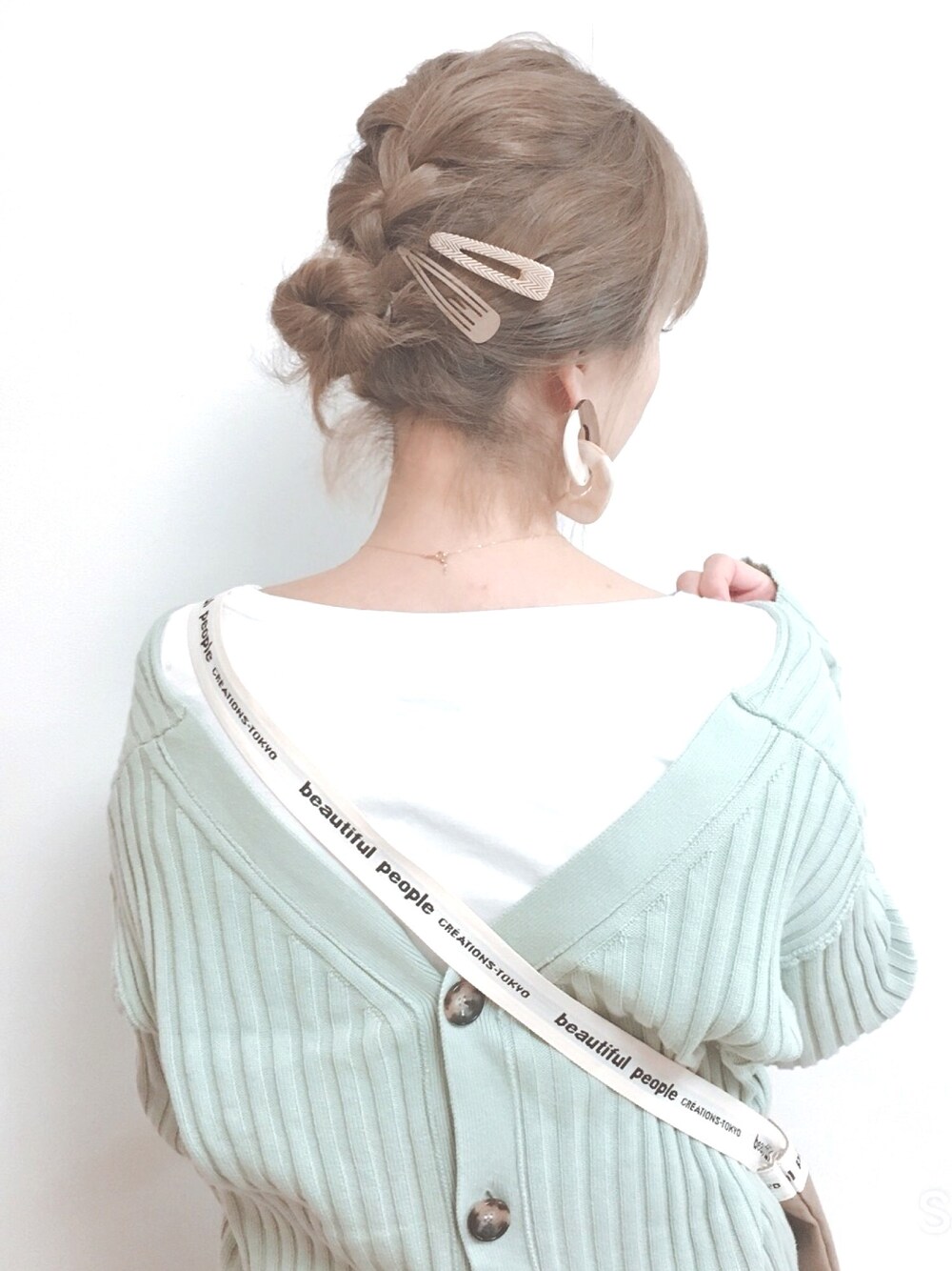 「ゆるニット、ミントグリーン、カーディガン、パステルカラー、パステルニット、春コーデ、はるコーデ、オーバーサイズ、くすみカラー、シンプル」｜「SLOBE citron.のアイテム（カーディガン/ボレロ、グリーン系）」を使った、makiさん（レディース・162cm）の冬コーディネートの1枚目の写真