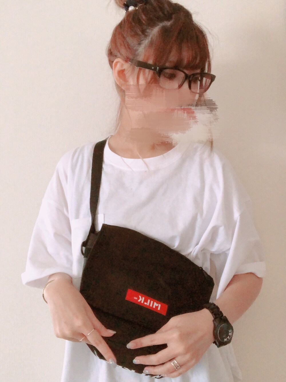 「Heather、だぼっとゆるっと。、Tシャツ、スキニー、おだんごヘアー、ダテメガネ、札幌こーで、おしゃれさんと繋がりたい」｜「classicalelfのアシンメトリービッグシルエットミドル丈無地クルーネックTシャツ(半袖)（Tシャツ/カットソー、ホワイト系）」を使った、Tabiさん（レディース・163cm）の夏コーディネートの1枚目の写真