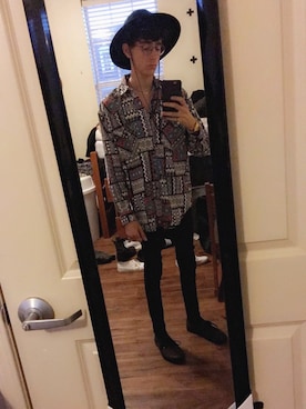 「TOPMAN（トップマン）のアイテム（デニムパンツ）」を使った、Simoneauxさん（メンズ・183cm）の冬コーディネート
