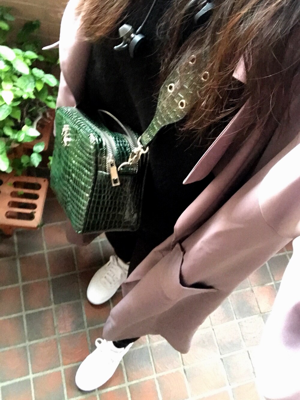 「Re:EDIT、EVRIS 、PUMA」｜「Re:EDITのオーバーサイズロングトレンチコート（トレンチコート、パープル系）」を使った、kojuさん（レディース・162cm）の春コーディネートの1枚目の写真