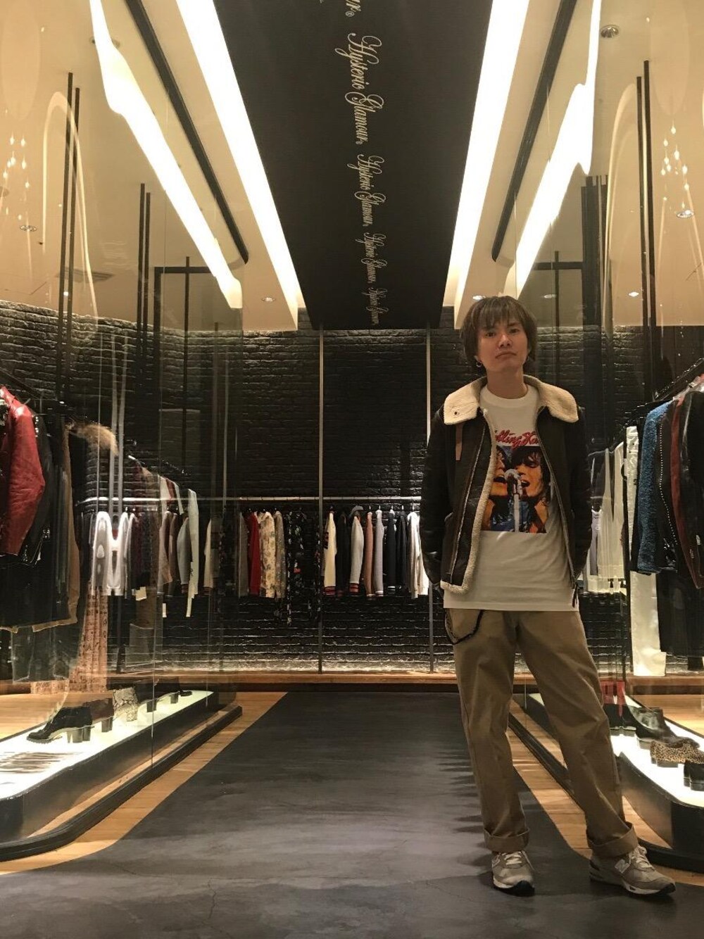 「ミリタリー、レザー、アメカジ、大人カジュアル、フライトジャケット、Hysteric Glamour、バンT、ヒステリックグラマー、冬のアウター、ビッグサイズコーデ」｜「HYSTERIC GLAMOURのミリタリーPT（カーゴパンツ、ベージュ系）」を使った、♪♫♬♪♬♫♪さん（メンズ・172cm）の冬コーディネートの1枚目の写真