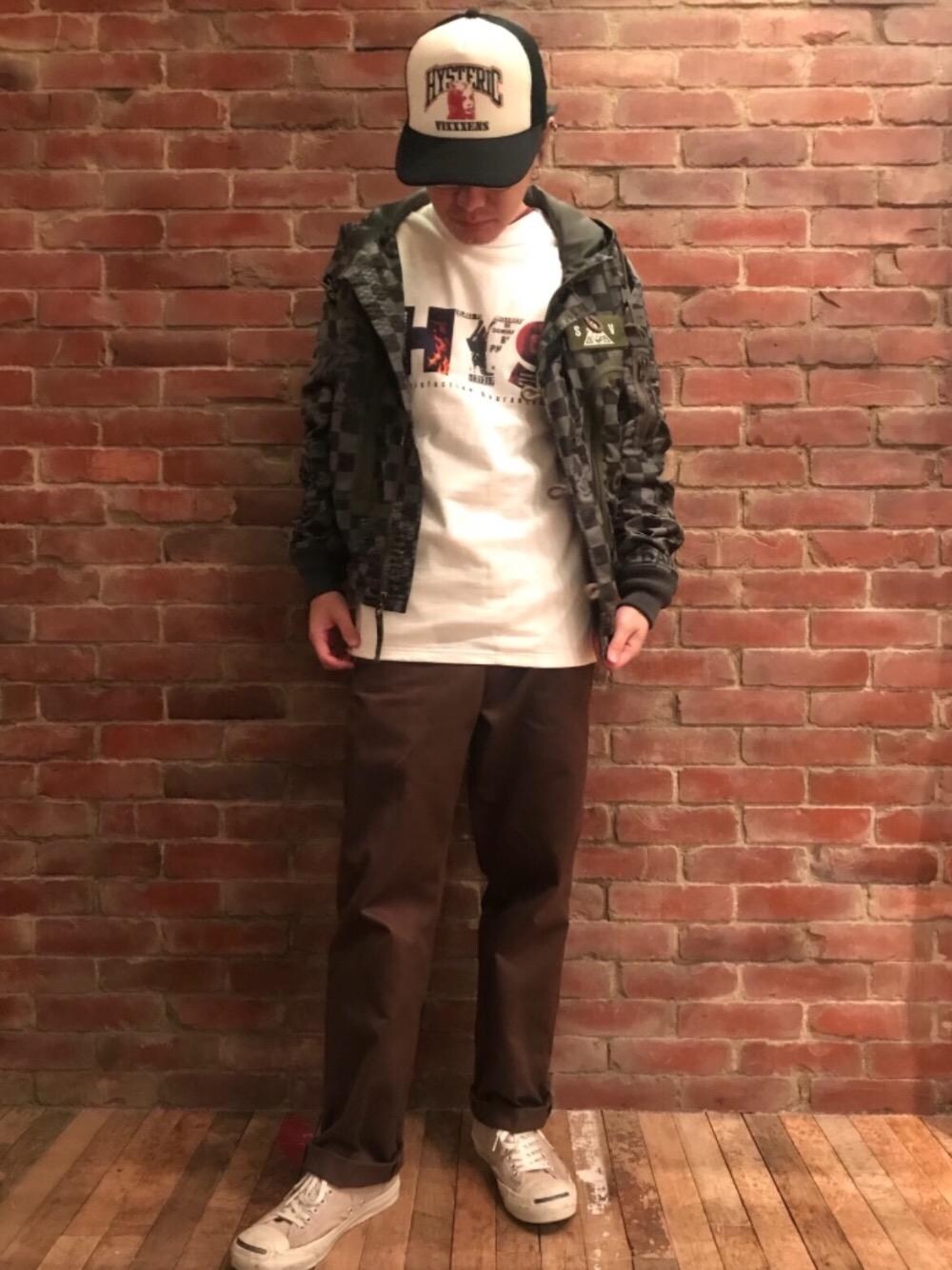 「ブルゾン、カジュアル、チノパン、キャップ、ストリート、ロンT、大人カジュアル、Hysteric Glamour、ラフ、秋コーデ」｜「HYSTERIC GLAMOURのVIXXXENS pt メッシュキャップ（キャップ、ブラック系）」を使った、♪♫♬♪♬♫♪さん（メンズ・172cm）の秋コーディネートの1枚目の写真