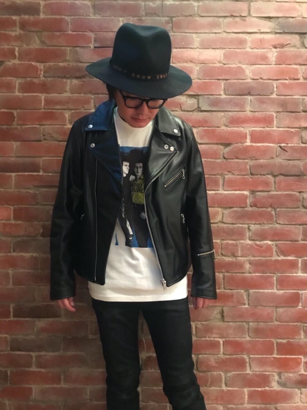 「デニム、レザー、ロック、コラボ、Tシャツ、ストリート、コラボレーション、Hysteric Glamour、THE CLASH、秋コーデ」｜「HYSTERIC GLAMOURのKPR加工ISKOデニム リメイクスリムパンツ（デニムパンツ、ブラック系）」を使った、♪♫♬♪♬♫♪さん（メンズ・172cm）の秋コーディネートの1枚目の写真
