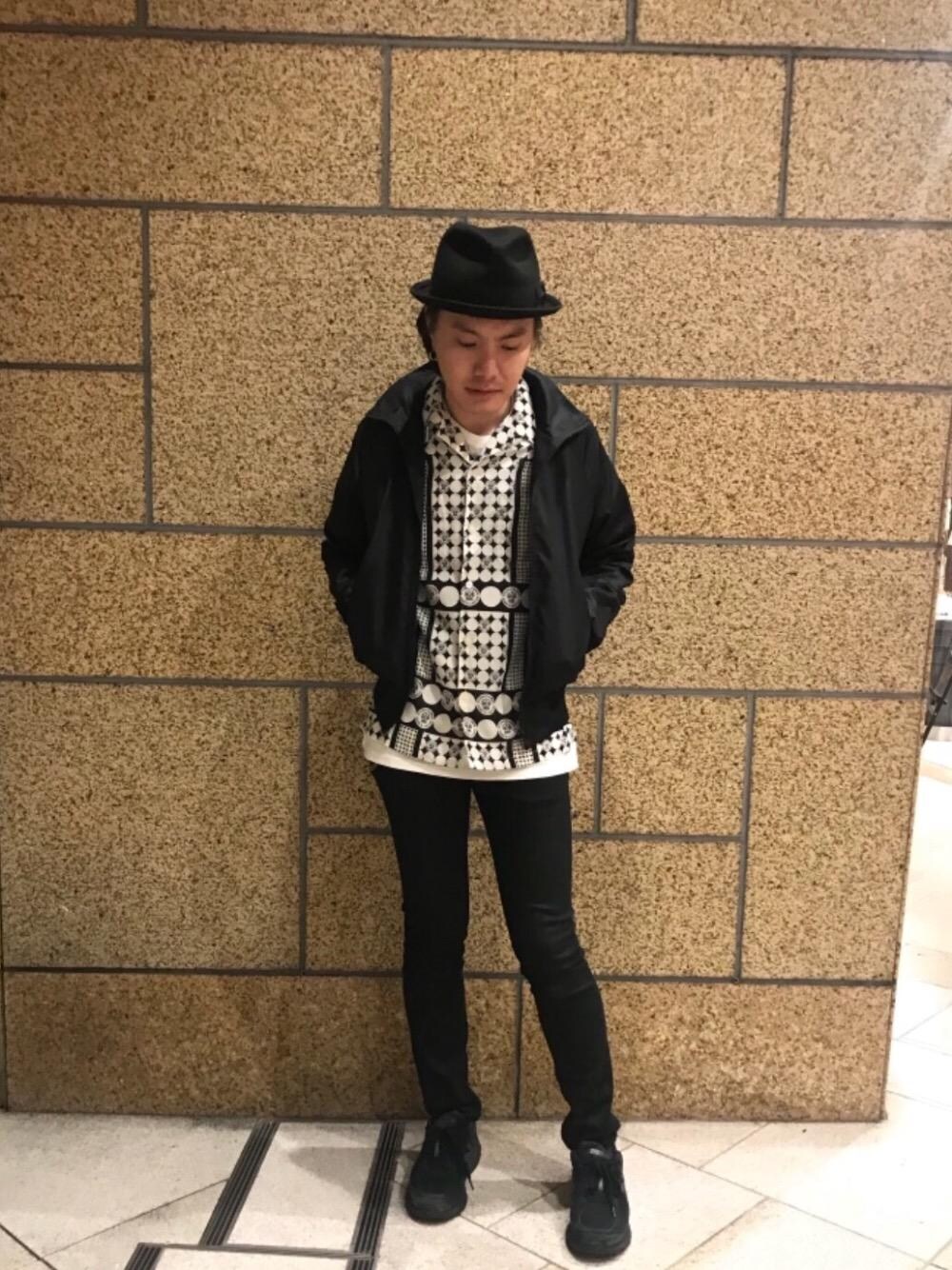 「ブルゾン、デニム、カジュアル、シャツ、ロック、ストリート、大人カジュアル、Hysteric Glamour、90'sスタイル、秋コーデ」｜「HYSTERIC GLAMOURのブラックSデニムスリムPT（デニムパンツ、ブラック系）」を使った、♪♫♬♪♬♫♪さん（メンズ・172cm）の秋コーディネートの1枚目の写真