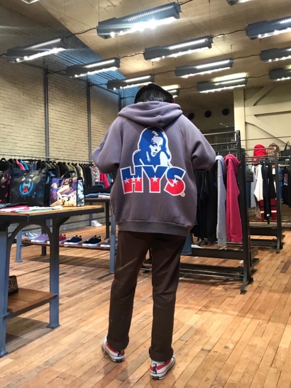 「カジュアル、ロック、チノパン、パーカー、ストリート、大人カジュアル、Hysteric Glamour、グラフィック、90'sスタイル、秋コーデ」｜「HYSTERIC GLAMOURのミリタリーチノパンツ（チノパンツ、ブラウン系）」を使った、♪♫♬♪♬♫♪さん（メンズ・172cm）の秋コーディネートの1枚目の写真