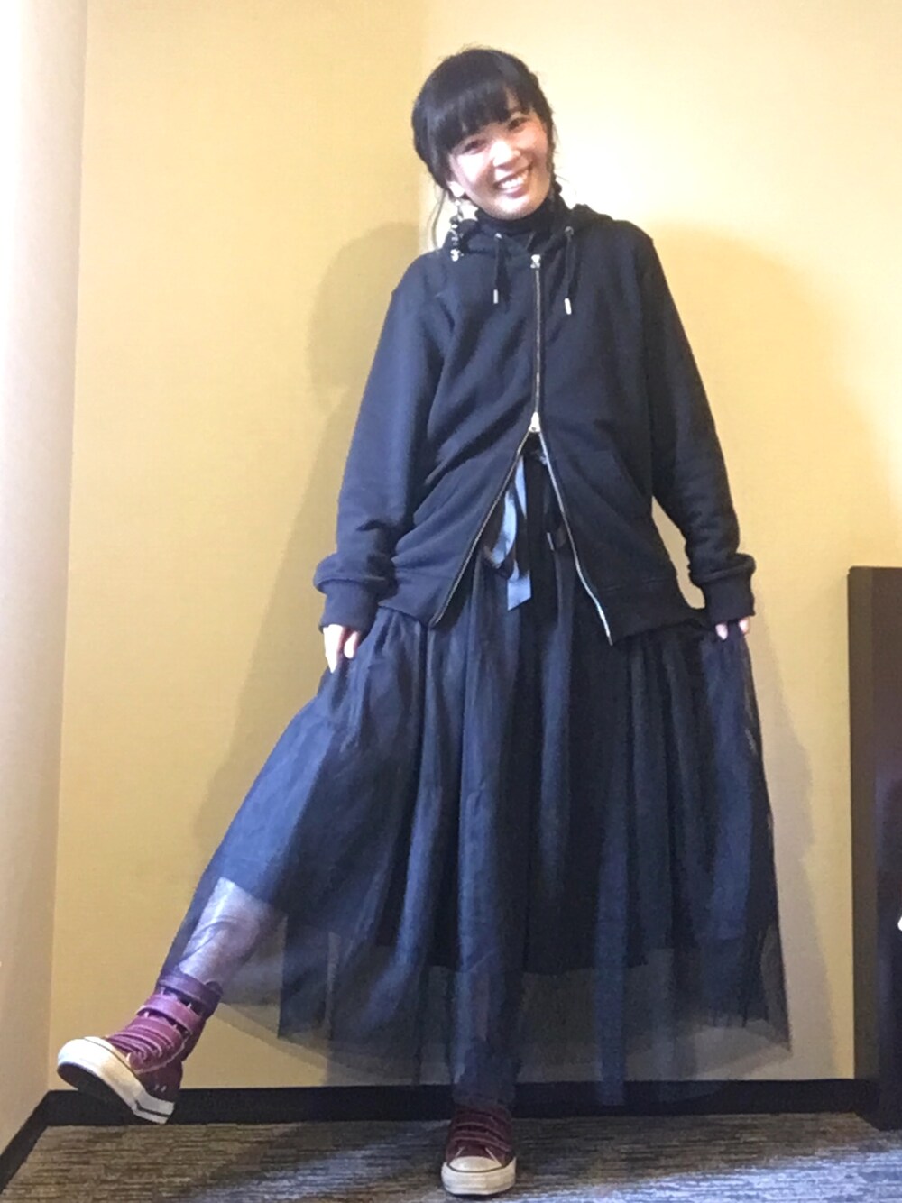 「プチプラ、黒、ワンポイント、パーカー、メンズ、チュールスカート、ロングスカート、ワインレッド、ピアス、手作り」｜「♪のアイテム（ピアス（両耳用）、ブラック系）」を使った、toccotさん（レディース・159cm）の春コーディネートの1枚目の写真