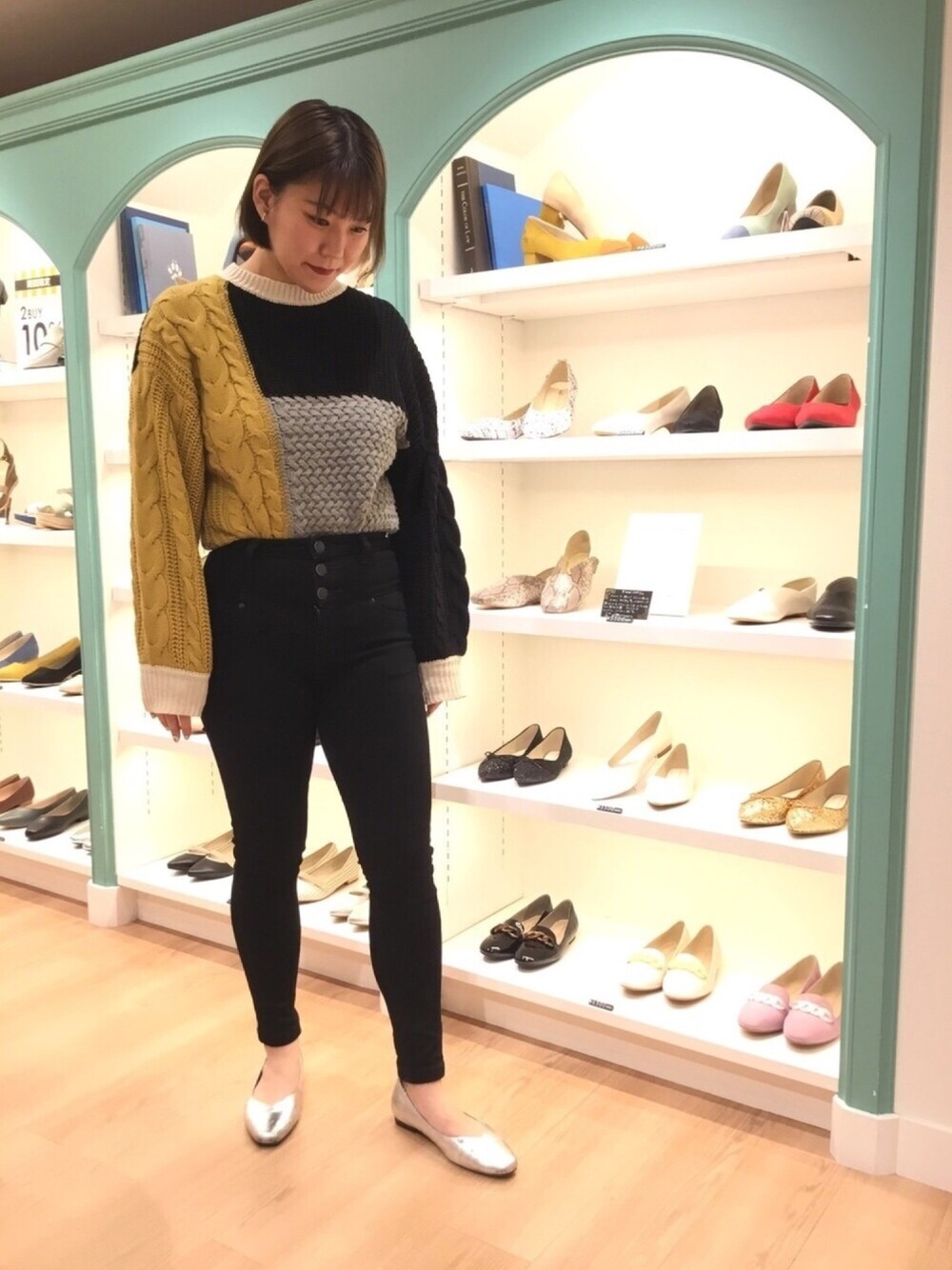 「デニム、オリエンタルトラフィック、パンツスタイル、WA ORiental TRaffic、シルバーシューズ、1115」｜「ORiental TRafficの春夏新作★Vカットスクエアトゥパンプス★1115（パンプス、シルバー系）」を使った、ORientalTRaffic 本八幡店さん（レディース・163cm）の春コーディネートの1枚目の写真