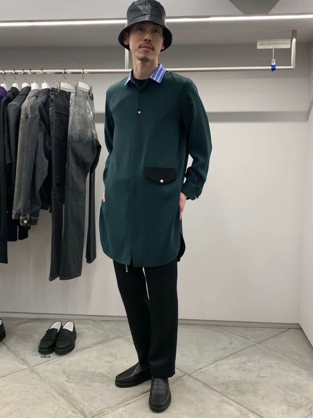 「パステル映える春、シンプルコーデ、きれいめカジュアル、春コーデ、シャツ」｜「CULLNIの【CULLNI】クレリックロングシャツ/EX.cleric long SH / 20-SS-048（シャツ/ブラウス、グリーン系）」を使った、studiousharachoさん（メンズ・182cm）の春コーディネートの1枚目の写真