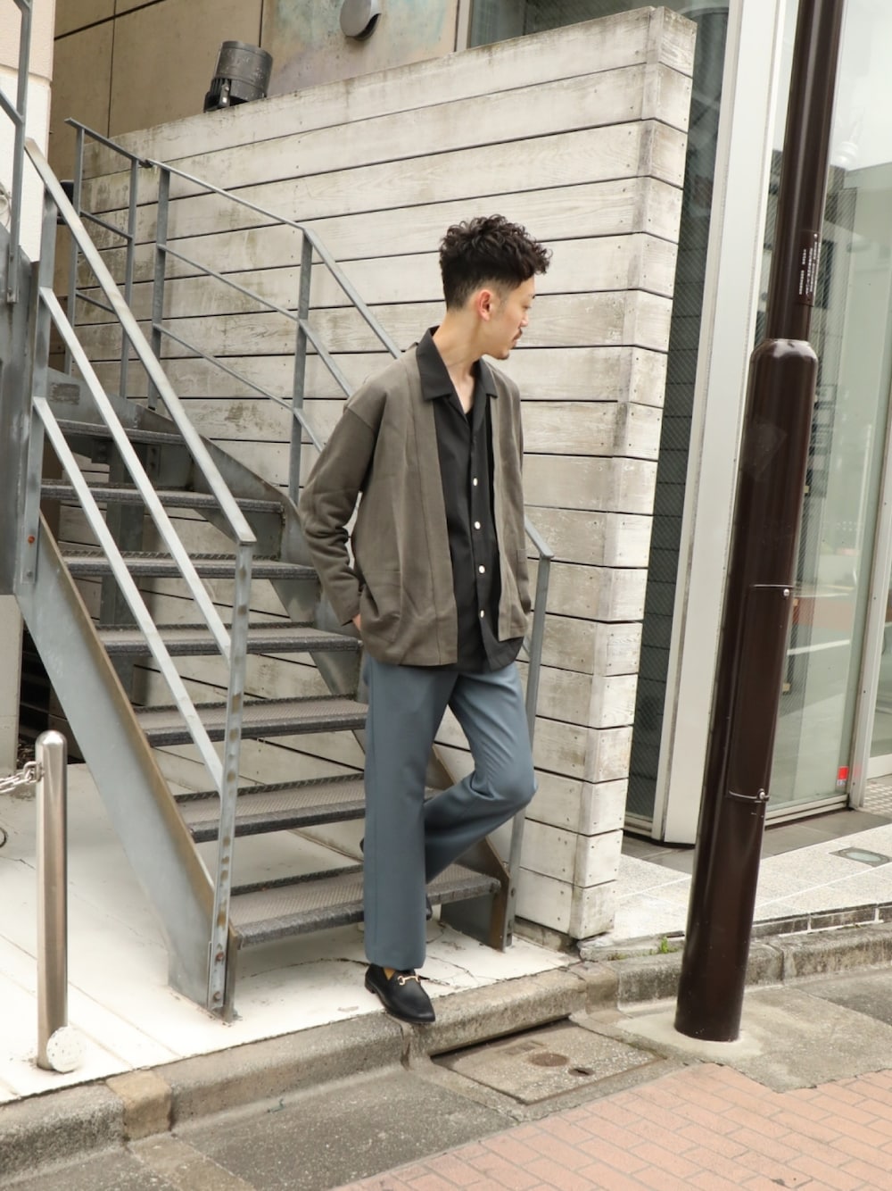 「おうちファッション、オトナカジュアル、大人カジュアル」｜「markawareの【MARKAWARE】ジャパニーズカーディガン / A20A-14CS01C（カーディガン/ボレロ、グリーン系）」を使った、studiousharachoさん（メンズ・182cm）の春コーディネートの1枚目の写真
