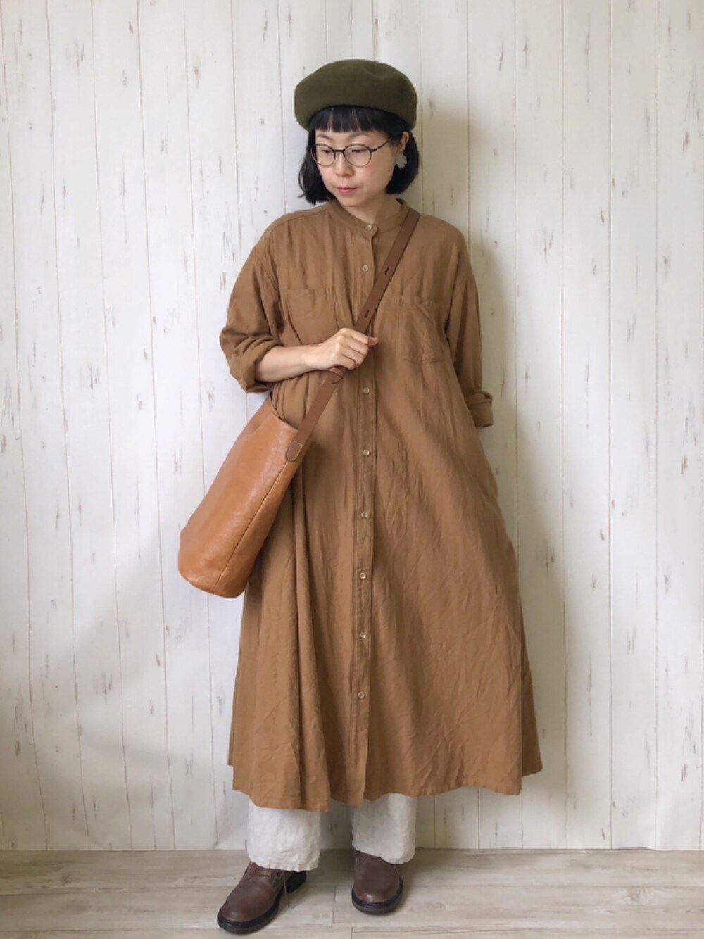 「秋のマイ旬スタイル、秋、ラクチンコーデ、秋のコーデ、秋コーデ、秋服、秋服準備はじめました、ベレー帽、ワンピース、大人カジュアル」｜「studio CLIPの《kazumiさんコラボ》裾揺れロングワンピース（ワンピース、ブラウン系）」を使った、鞄屋コナランさん（レディース・157cm）の秋コーディネートの1枚目の写真