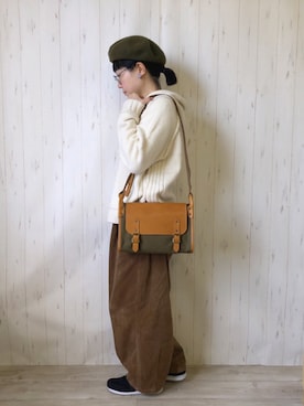 「LAKOLE（ラコレ）のアイテム（ハンチング/ベレー帽）」を使った、鞄屋コナランさん（レディース・157cm）の秋コーディネート