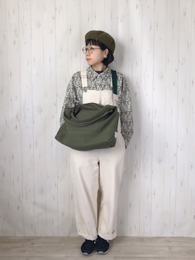 「LAKOLE（ラコレ）のアイテム（ハンチング/ベレー帽）」を使った、鞄屋コナランさん（レディース・157cm）の春コーディネート
