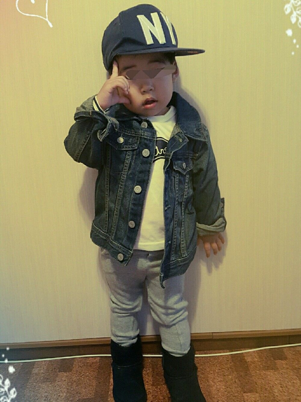 「キャップ、帽子、ロンT、デニムジャケット、スウェットパンツ、ムートンブーツ、西松屋、しまむら、babygap、Right-on」｜「西松屋のアイテム（帽子、ブルー系）」を使った、TMHRさん（キッズ・100cm）の秋コーディネートの1枚目の写真