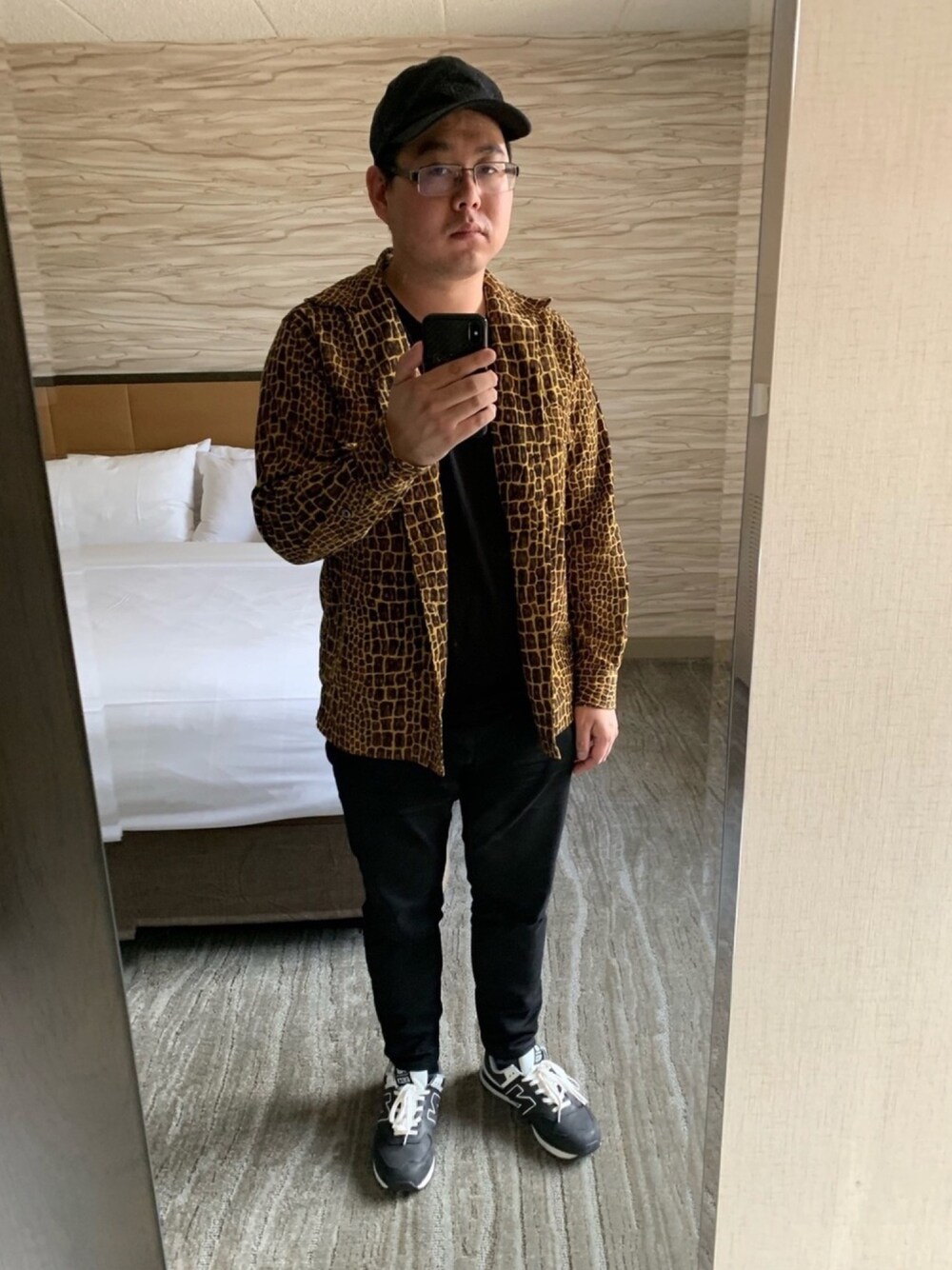 「iZONE、WACKO MARIA 、john Elliott Co、AcneStudios、New Balance、JUNYA WATANABE MAN、COMME des GARCONS」｜「IZ*ONEのアイテム（キャップ、ブラック系）」を使った、Brian Lyさん（メンズ・173cm）の夏コーディネートの1枚目の写真