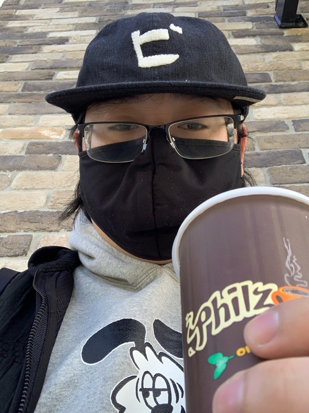「visvim、UNIQLO、18 East、3sixteen、VERDY、black eye patch、Girls don't cry」｜「VISVIMのアイテム（キャップ、ブラック系）」を使った、Brian Lyさん（メンズ・173cm）の冬コーディネートの1枚目の写真