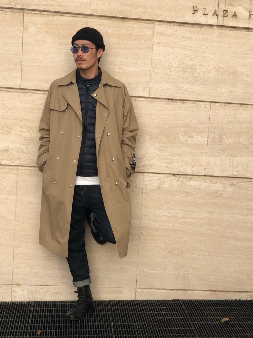 DIESELのトレンチコート（ベージュ系）を使ったメンズ人気ファッション