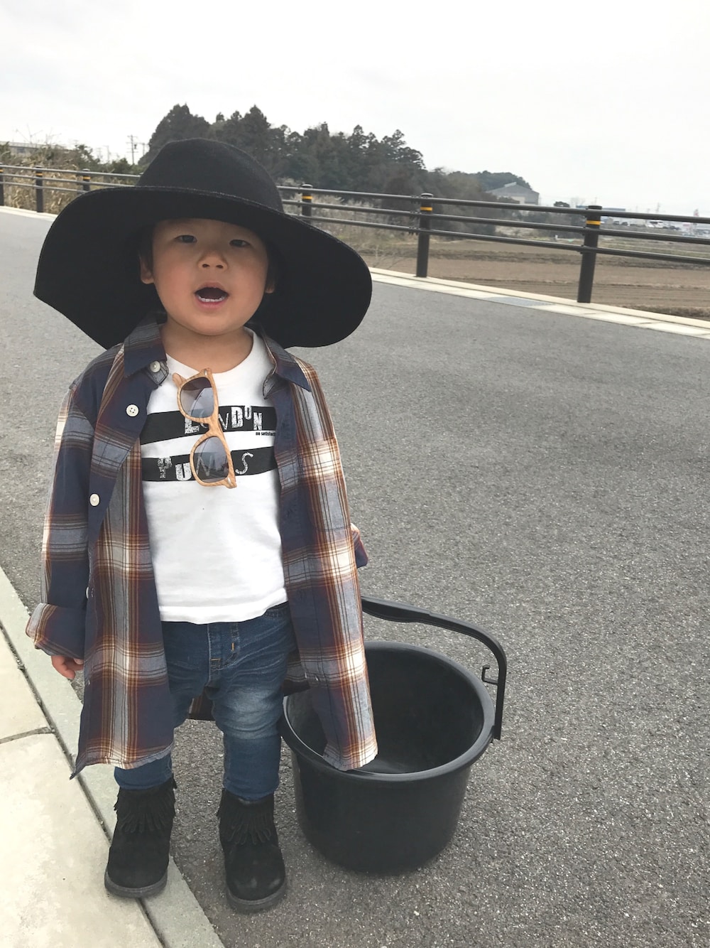 「2歳、男の子、小さな彼氏、2歳2ヶ月、ロングシャツ、春コーデ」｜「OLD NAVYのアイテム（シャツ/ブラウス、ブルー系）」を使った、makya‼︎さん（キッズ・80cm）の春コーディネートの1枚目の写真