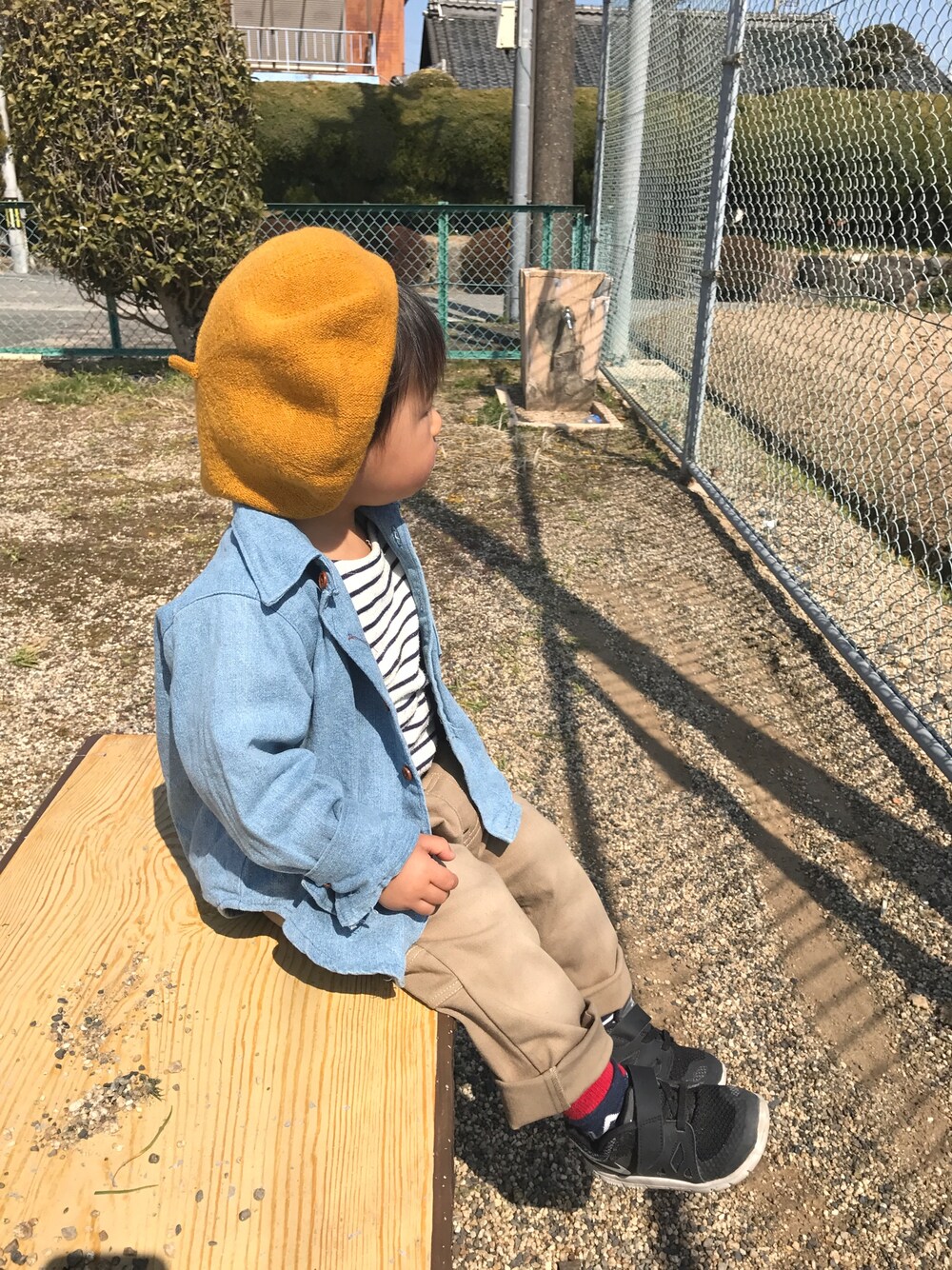 「2歳、2歳2ヶ月、男の子、カジュアル、春コーデ、ベレー帽、ボーダー、チノパン、お散歩」｜「Handmadeのアイテム（シャツ/ブラウス、ブルー系）」を使った、makya‼︎さん（キッズ・80cm）の春コーディネートの1枚目の写真