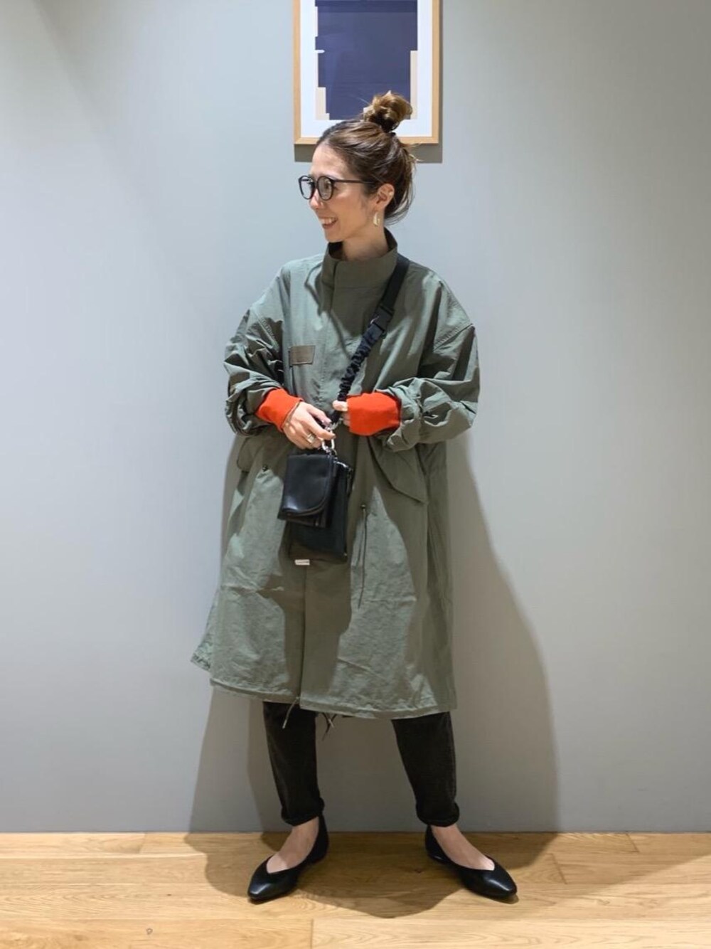 「アウター、リラックス、シューズ、デニムパンツ、Tシャツ/カットソー、👟バッグ、ニット/セーター、□骨格ウェーブ、■GLR/ lab」｜「green label relaxingの◆SC SIGNATURE デニム パンツ（デニムパンツ、その他）」を使った、藤田（fujita）さん（レディース・157cm）の秋コーディネートの1枚目の写真