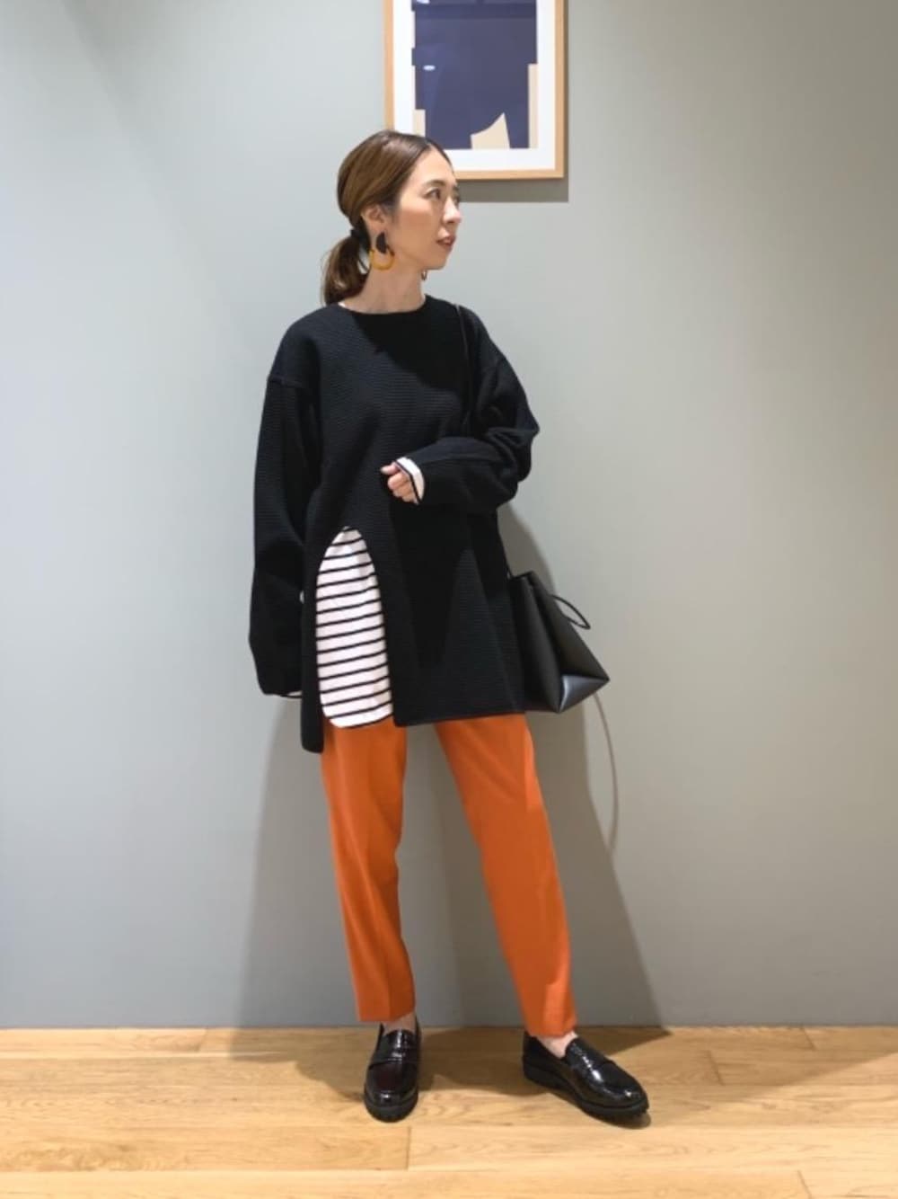 「シューズ、Tシャツ/カットソー、👟バッグ、ぱんつ、□骨格ウェーブ、■BRACTMENT」｜「green label relaxingのSC  ローファー レインシューズ（レインシューズ、ブラック系）」を使った、藤田（fujita）さん（レディース・157cm）の秋コーディネートの1枚目の写真