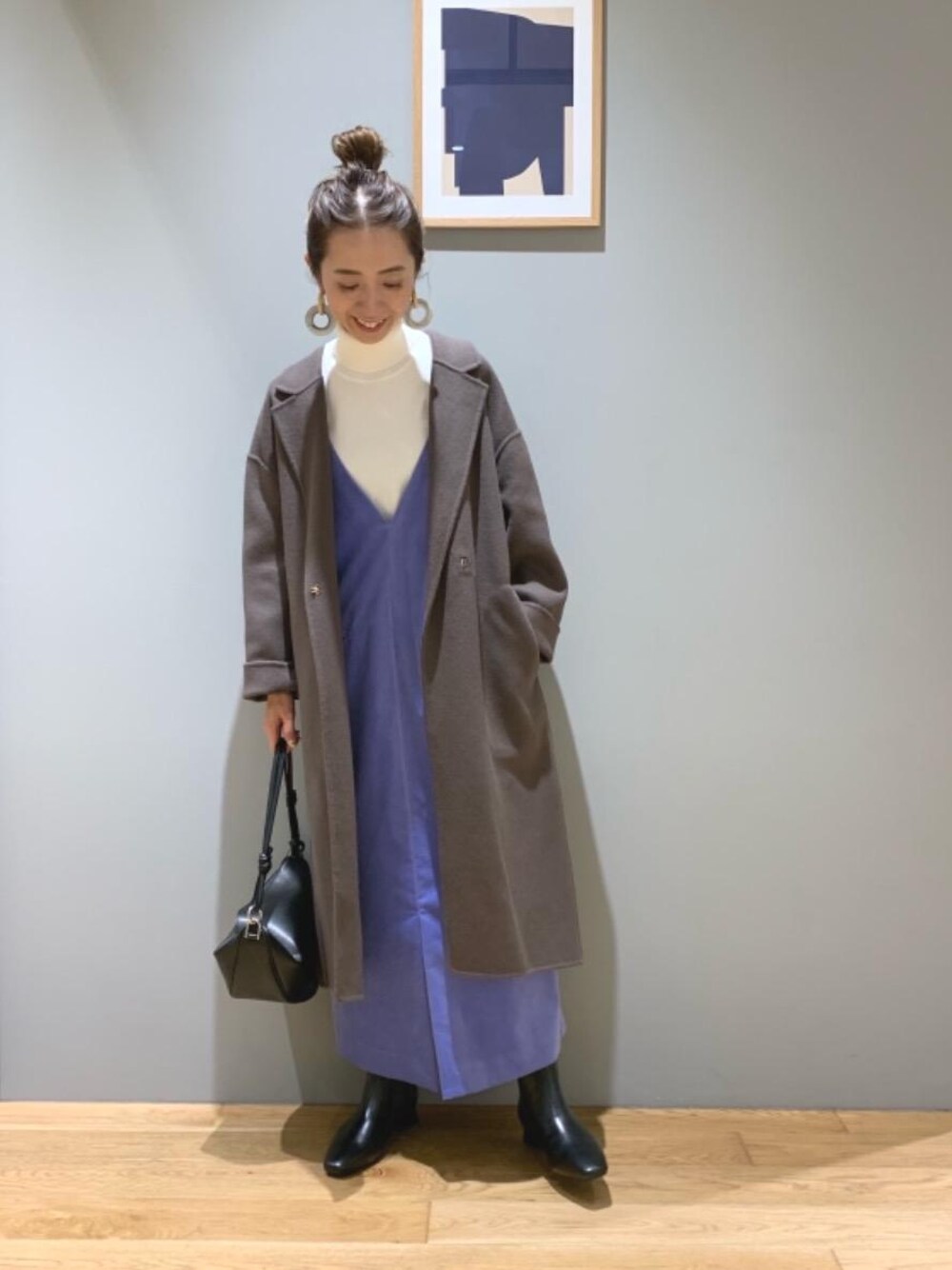 「アウター、ワンピース、シューズ、Tシャツ/カットソー、👟バッグ、□骨格ウェーブ」｜「green label relaxingの＜Et/clo(エックロ)＞ クロワッサン 3WAY ショルダー ハンド バッグ（ショルダーバッグ、ブラック系）」を使った、藤田（fujita）さん（レディース・157cm）の秋コーディネートの1枚目の写真