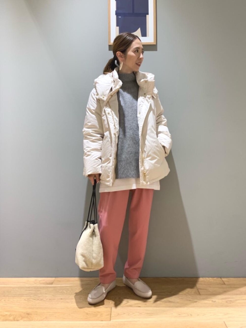 「リラックス、シューズ、Tシャツ/カットソー、👟バッグ、ニット/セーター、ぱんつ、□骨格ウェーブ、あうたー」｜「green label relaxingのヘアリー ハイネック プルオーバー ニット（ニット/セーター、グレー系）」を使った、藤田（fujita）さん（レディース・157cm）の冬コーディネートの1枚目の写真