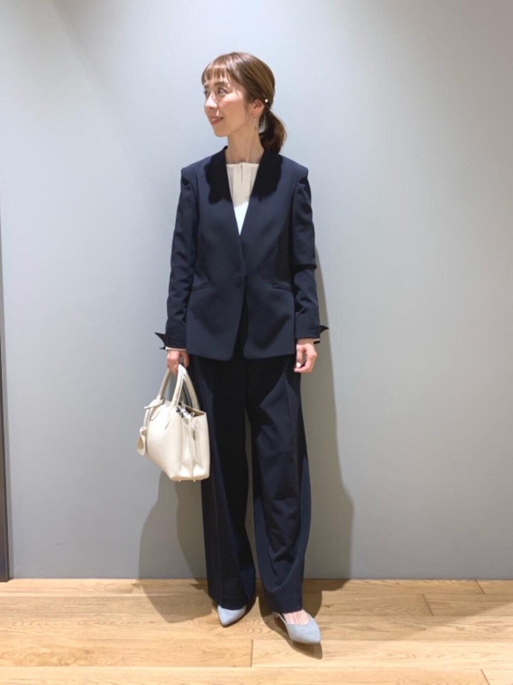 「ジャケット、シューズ、ビジネス、シャツ/ブラウス、👟バッグ、フォーマル/セレモニー、ぱんつ、□骨格ウェーブ」｜「green label relaxingのパウドレ ノーラペル ジャケット -ウォッシャブル・ストレッチ・防シワ- ◇No01◇（ノーカラージャケット、ブルー系）」を使った、藤田（fujita）さん（レディース・157cm）の冬コーディネートの1枚目の写真