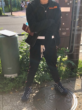 「OFF-WHITE」｜「アイテム（腕時計）」を使った、Sunさん（メンズ・174cm）の秋コーディネート