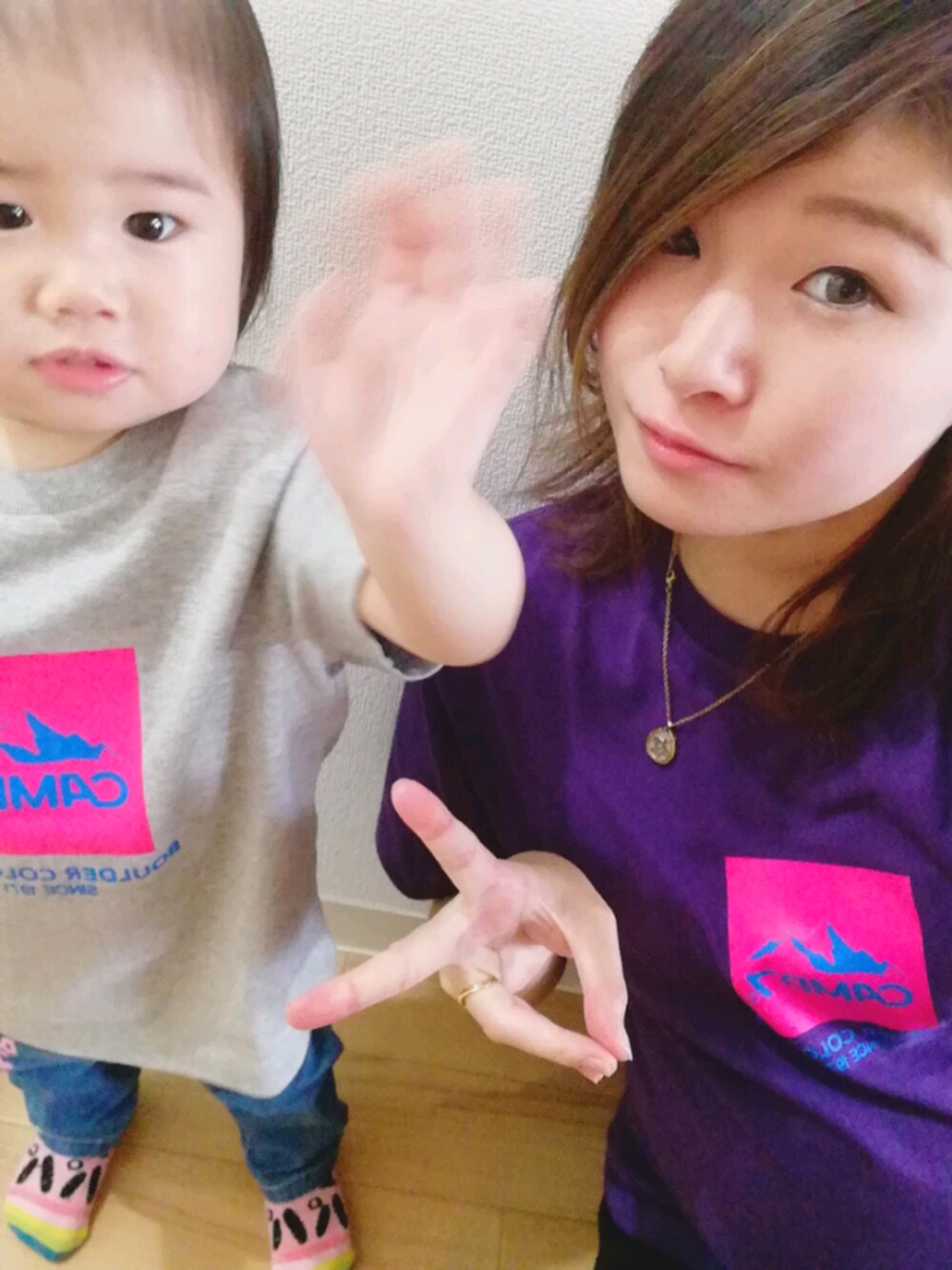 「おそろいコーデ、マタニティ、ママコーデ、キッズコーデ、おしゃれさんと繋がりたい、シンプル、プチプラ」｜「Right-onのアイテム（Tシャツ/カットソー、パープル系）」を使った、CHIHIROさん（レディース・163cm）の春コーディネートの1枚目の写真