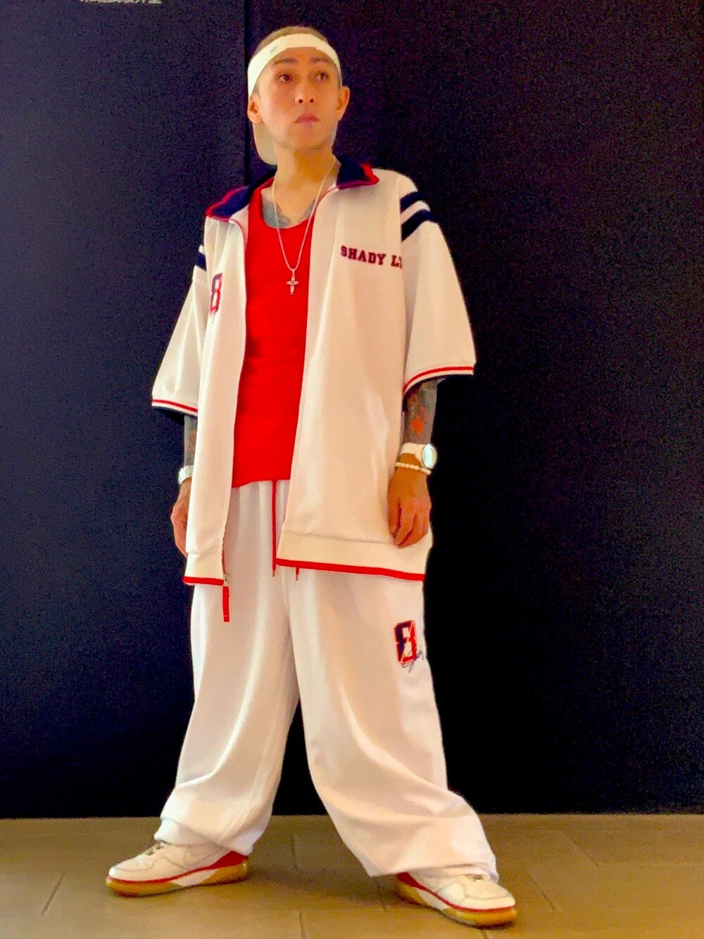 「夏コーデ、HIPHOP、セットアップ、サンバイザー、NIKE、タンクトップ、スニーカー、アクセサリー、ストリート、オーバーサイズ」｜「NIKEの【Nike】Aero Building Running visor（サンバイザー、ホワイト系）」を使った、龍一 (The Loveless)®︎さん（メンズ・168cm）の夏コーディネートの1枚目の写真