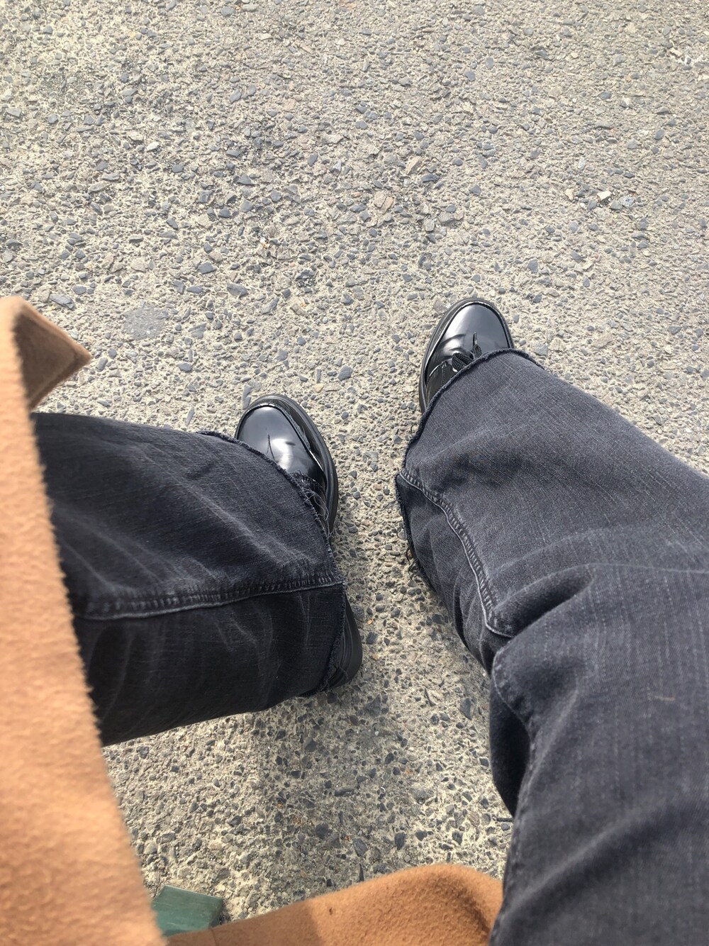 「カジュアルコーデ」｜「Bershkaのアイテム（デニムパンツ、ブラック系）」を使った、ハマノさん（レディース・160cm）の冬コーディネートの1枚目の写真
