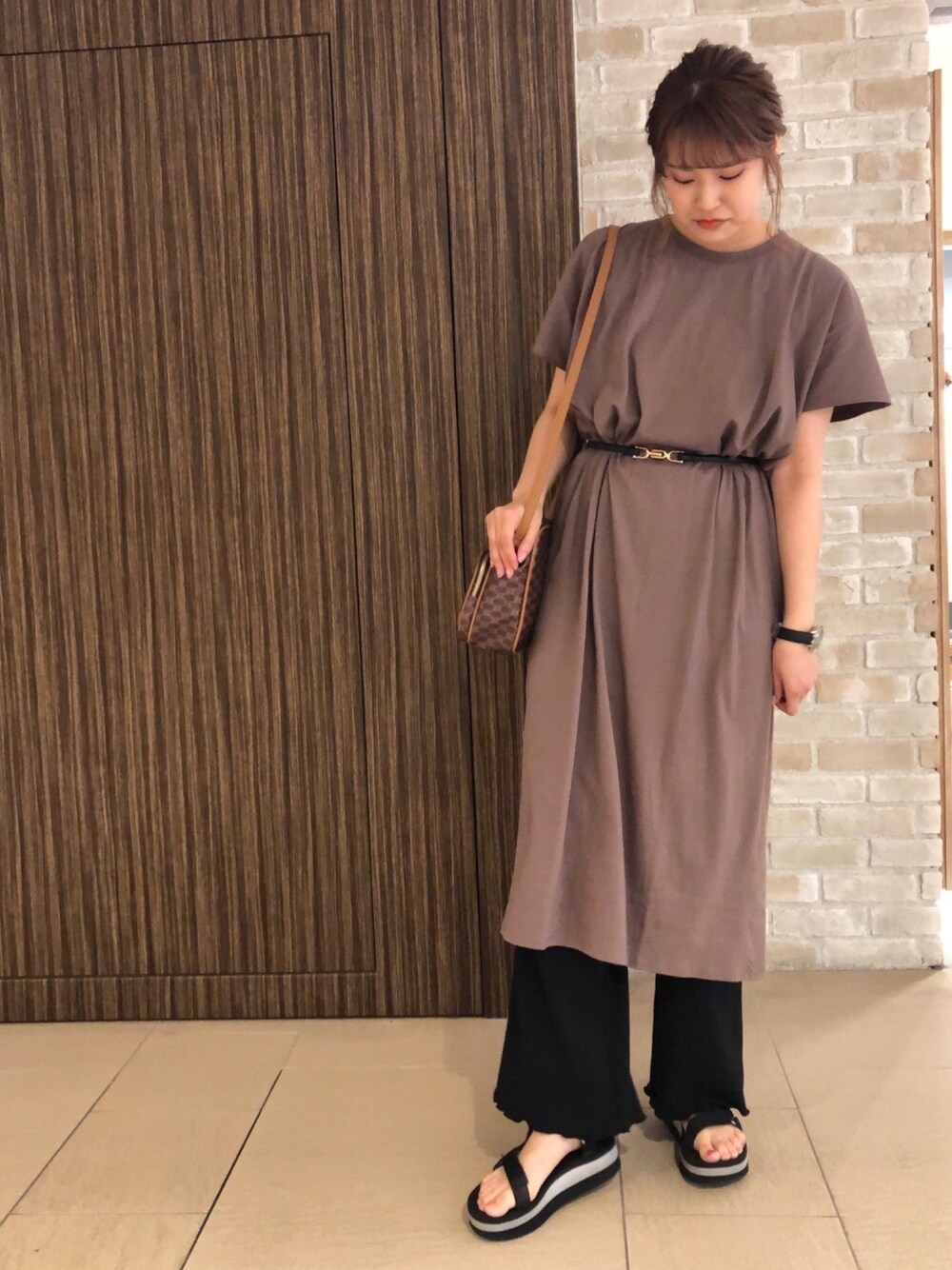 「夏、ラクチンコーデ、オトナ女子、大人カジュアル、夏コーデ、ootd、outfit、earth music&ecology、オトナカジュアル、Tシャツワンピ」｜「earth music&ecologyのワッフルワイドパンツ（その他パンツ、ブラック系）」を使った、chio¨̮⑅さん（レディース・165cm）の夏コーディネートの1枚目の写真