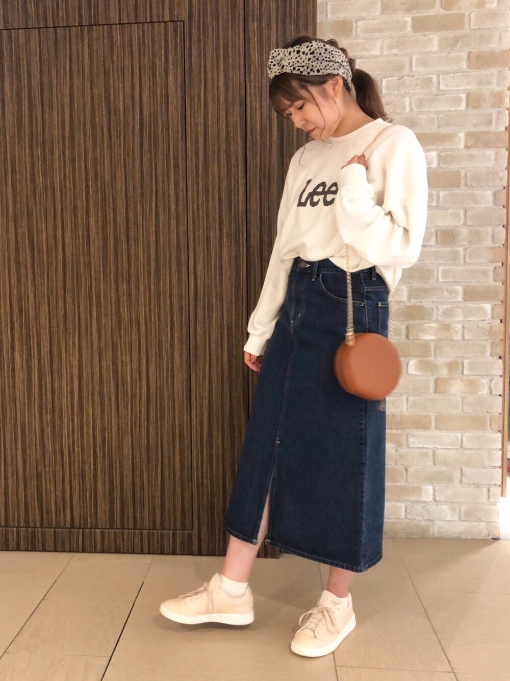 「カジュアル、ラクチンコーデ、ootd、デニム、outfit、earth music&ecology、LEE、スウェット、デニムスカート、ゆるコーデ」｜「earth music&ecologyのアイテム（ヘアバンド、ホワイト系）」を使った、chio¨̮⑅さん（レディース・167cm）の夏コーディネートの1枚目の写真