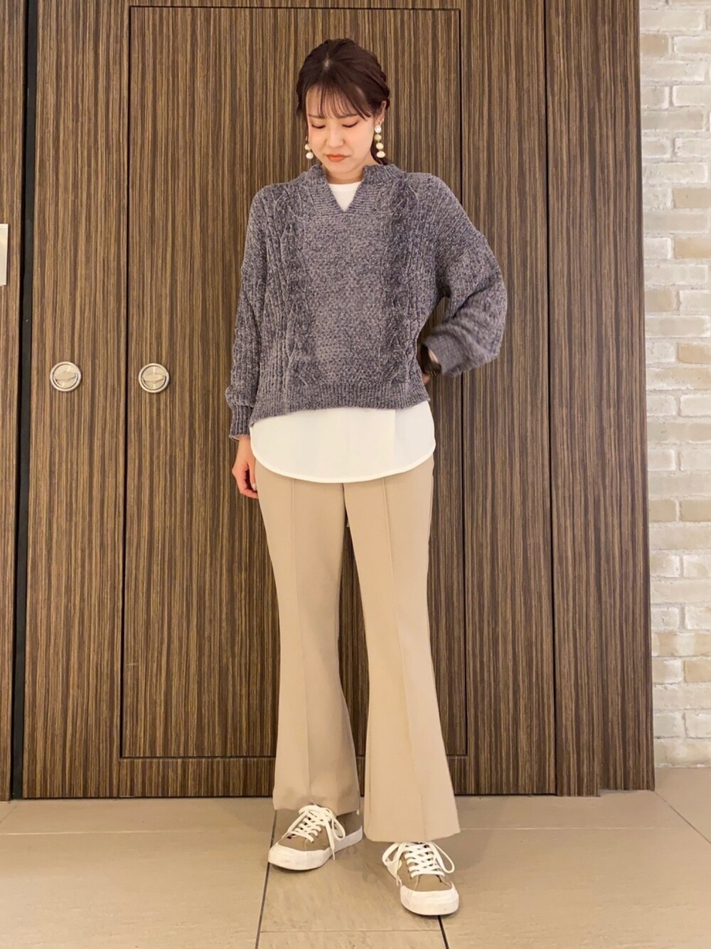 「秋コーデ、シンプルコーデ、オトナカジュアル、カジュアル、ニット、ベロア、earth music&ecology、ootd、outfit、レイヤードスタイル」｜「earth music&ecologyのベロアモールケーブルキーネックニットプルオーバー　＊（ニット/セーター、パープル系）」を使った、chio¨̮⑅さん（レディース・167cm）の秋コーディネートの1枚目の写真