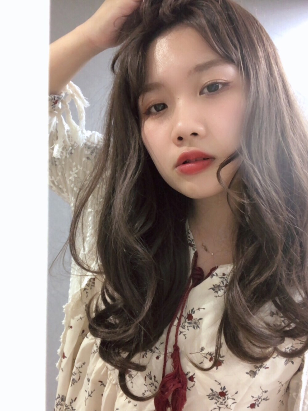 「シンプルおしゃれが好き、ゆるコーデ、低身長、韓国ファッション、大人ガーリー、花柄、ルーズシルエット、ootd、いいね、save、フォローお願いします🤑、ガウン」｜「LINEASTORIAの【フルウィッグ・ロング】恋するプリーメル（ウィッグ、その他）」を使った、えかさん（レディース・153cm）の秋コーディネートの1枚目の写真