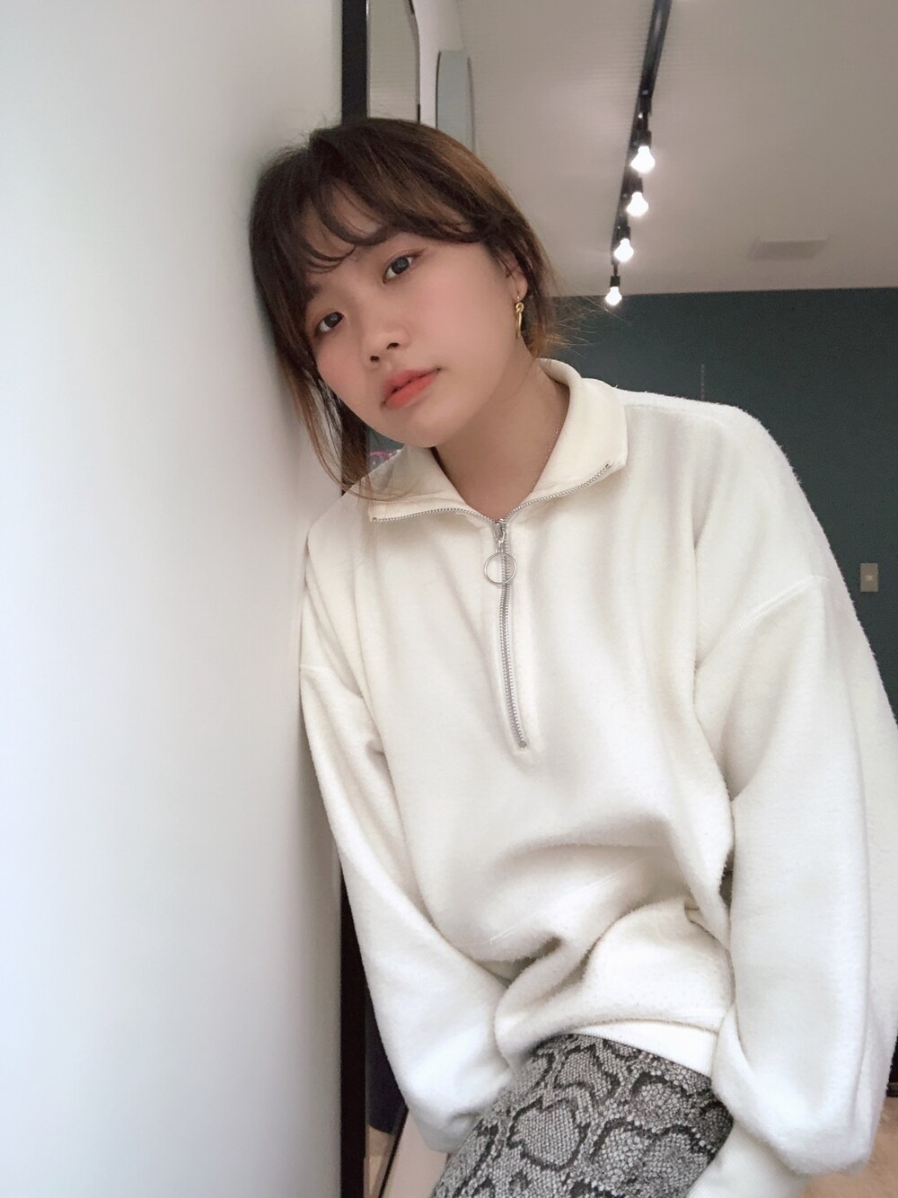 「ラクチンコーデ、パンツスタイル、ビッグシルエット、スニーカー、GU、パイソン柄、オーバーサイズ、シンプル、スポーティー、ルーズ」｜「LINEASTORIAのアイテム（ウィッグ、その他）」を使った、えかさん（レディース・153cm）の春コーディネートの1枚目の写真
