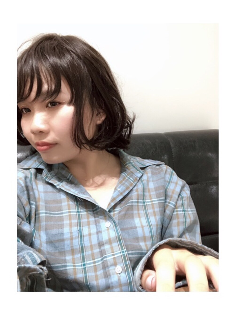 「リラックススタイル、オーバーサイズ、シンプル、夏コーデ、メンズシャツ、チェックシャツ、メンズライク、チェック、リラックス、スニーカー」｜「LINEASTORIAのアイテム（ウィッグ、その他）」を使った、えかさん（レディース・153cm）の春コーディネートの1枚目の写真