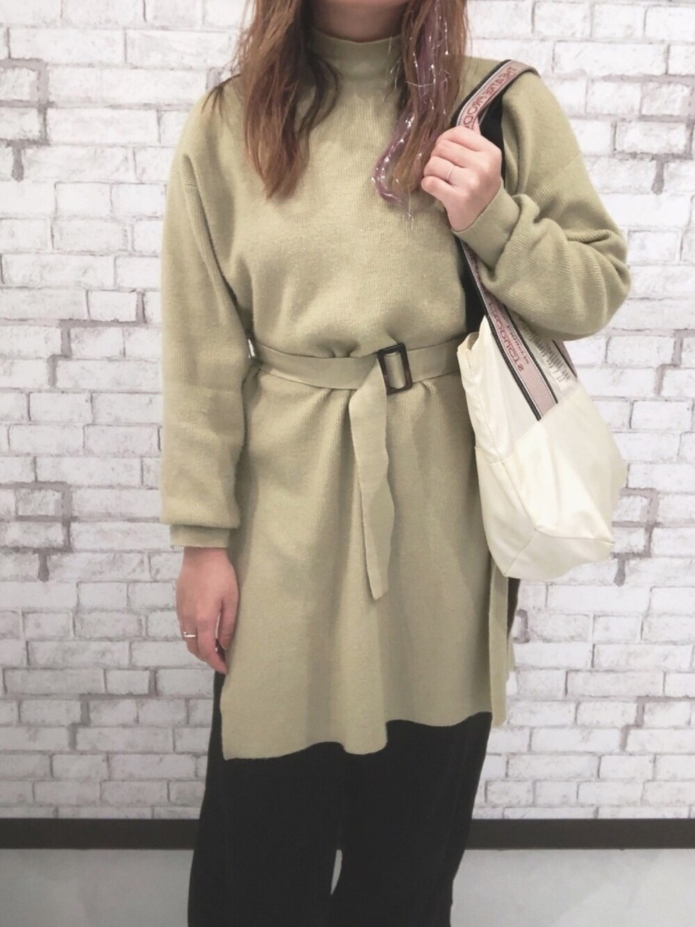 「休日スタイル、シンプル、秋、大人かわいい、プチプラ、低身長、パンツスタイル、タートルネック、プチプラコーデ、GU」｜「LINEASTORIAの【エクステ】グリッターメッシュエクステ（60cm）（ウィッグ、その他）」を使った、えかさん（レディース・153cm）の秋コーディネートの1枚目の写真