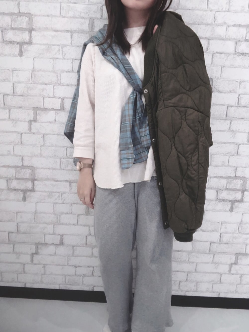 「休日スタイル、今日のコーデ、冬アウター、低身長、ユニクロ、GU、プチプラ、プチプラコーデ、コンバース、ootd」｜「LINEASTORIAのアイテム（ウィッグ、その他）」を使った、えかさん（レディース・153cm）の秋コーディネートの1枚目の写真