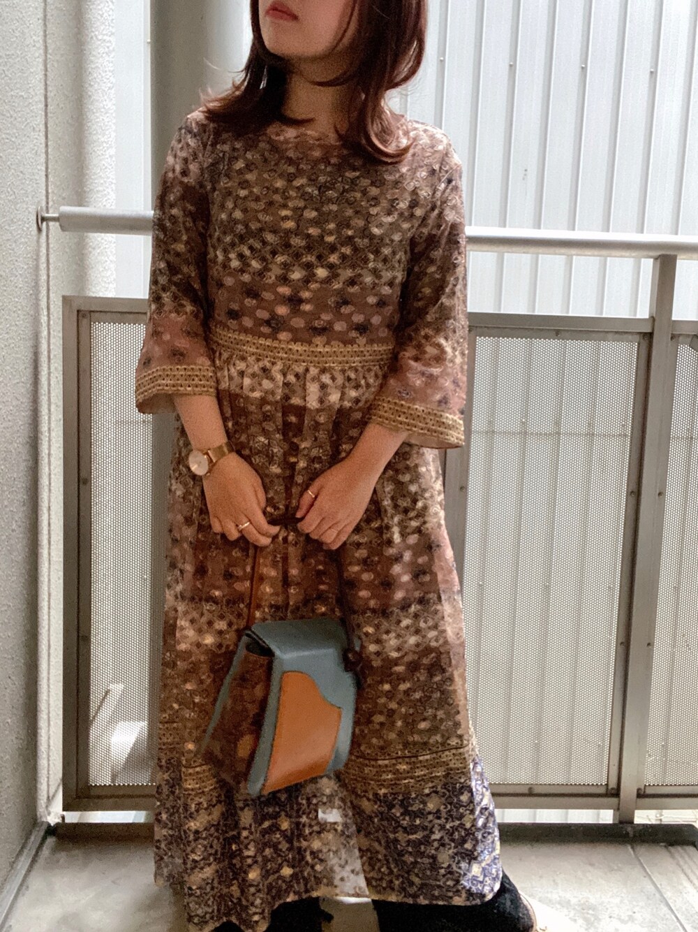 「オトナカジュアル、低身長、オトナガーリー、春、柄ワンピース、タビシューズ、柄×柄、休日スタイル、ベージュコーデ、くすみカラー」｜「LINEASTORIAのアイテム（ウィッグ、その他）」を使った、えかさん（レディース・153cm）の冬コーディネートの1枚目の写真