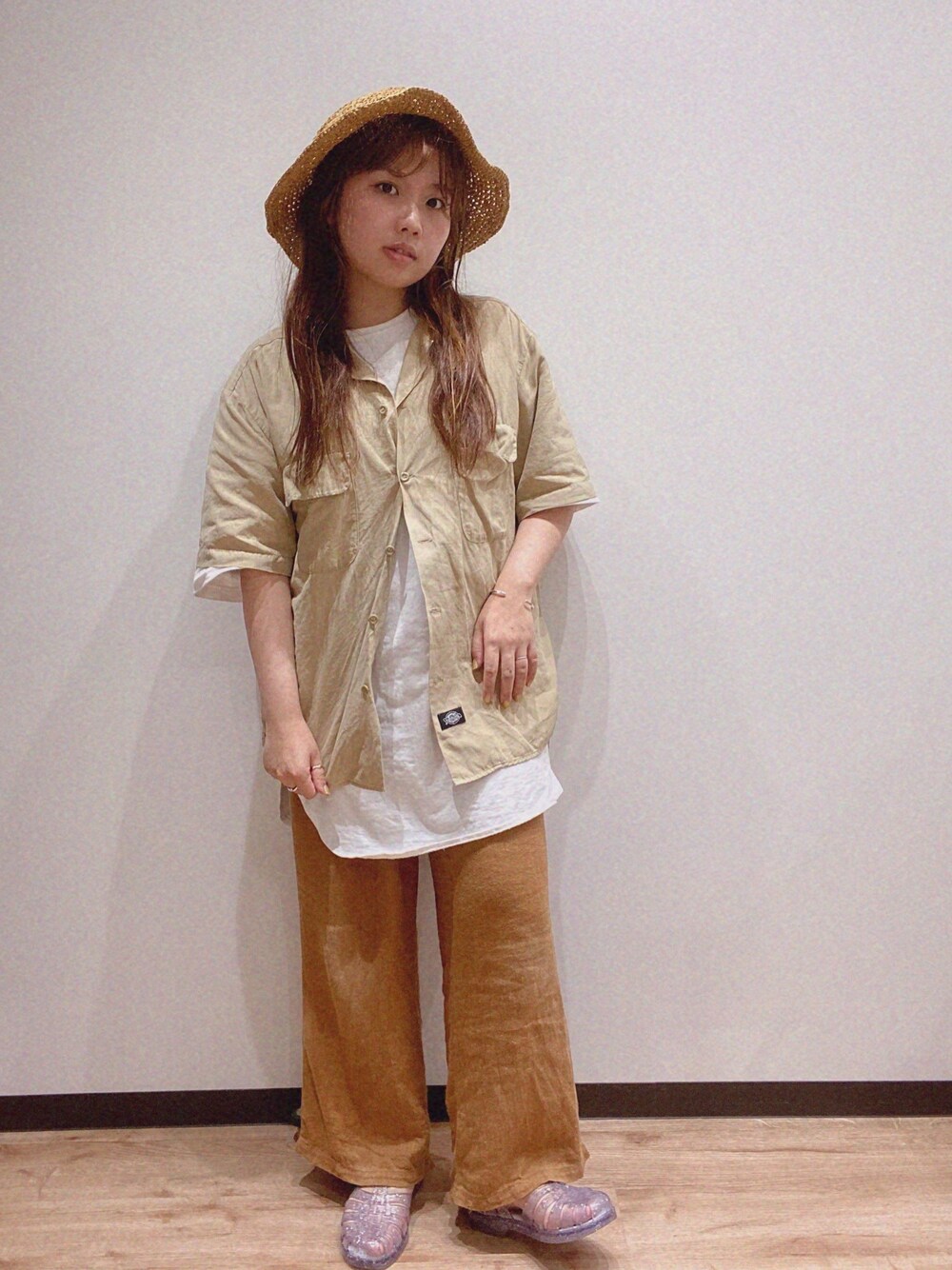 「休日スタイル、リラックススタイル、カジュアル、低身長、夏だ！Tシャツ着よう！、ootd、白Tシャツ、ラフスタイル、ビックシルエット、GU」｜「LINEASTORIAの【前髪ウィッグ】総手植え前髪ウィッグワンカールバング（ウィッグ、その他）」を使った、えかさん（レディース・153cm）の夏コーディネートの1枚目の写真