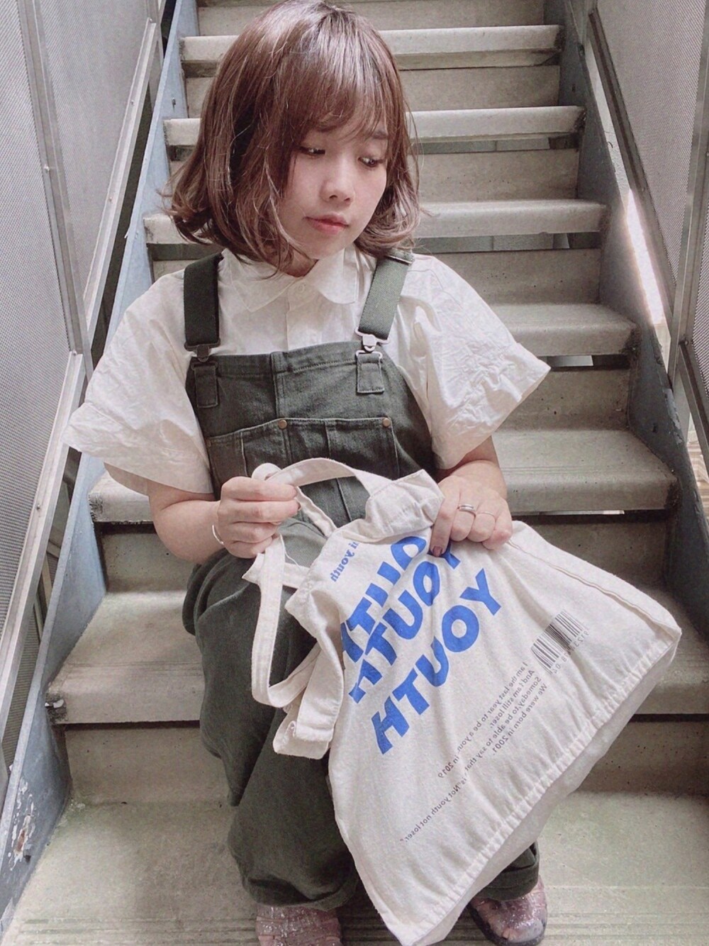 「夏コーデ、カジュアルコーデ、低身長コーデ、ゆるコーデ、シンプル、メンズライク、オーバーオール、アースカラー、ビッグシルエット、オーバーサイズ」｜「LINEASTORIAのアイテム（ウィッグ、その他）」を使った、えかさん（レディース・153cm）の夏コーディネートの1枚目の写真