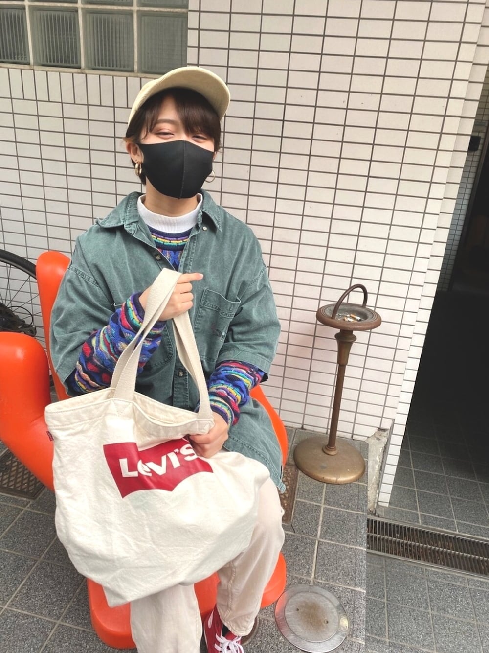 「高円寺、デート、ショート、ショート女子、古着コーデ、古着女子、古着、カジュアル、Levi's、COOGI」｜「古着のアイテム（その他アウター、グリーン系）」を使った、Denさん（レディース・152cm）の春コーディネートの1枚目の写真