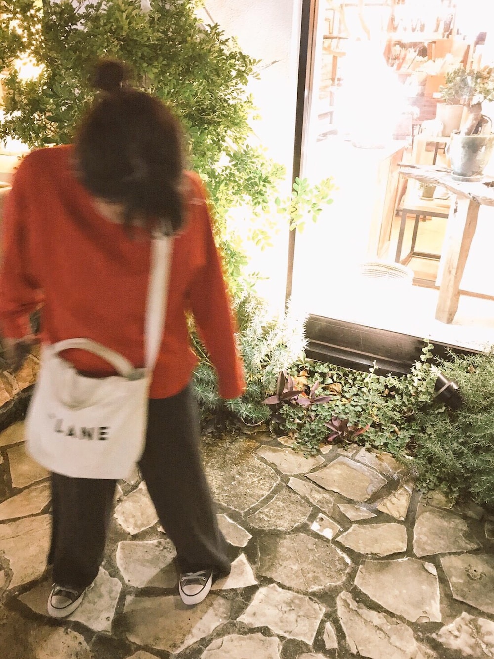 「ワイドパンツ、シンプル、休日スタイル、converse、赤」｜「URBAN RESEARCH Sonny Labelのアイテム（スウェット、レッド系）」を使った、jad_pj_dmwさん（レディース・147cm）の冬コーディネートの1枚目の写真