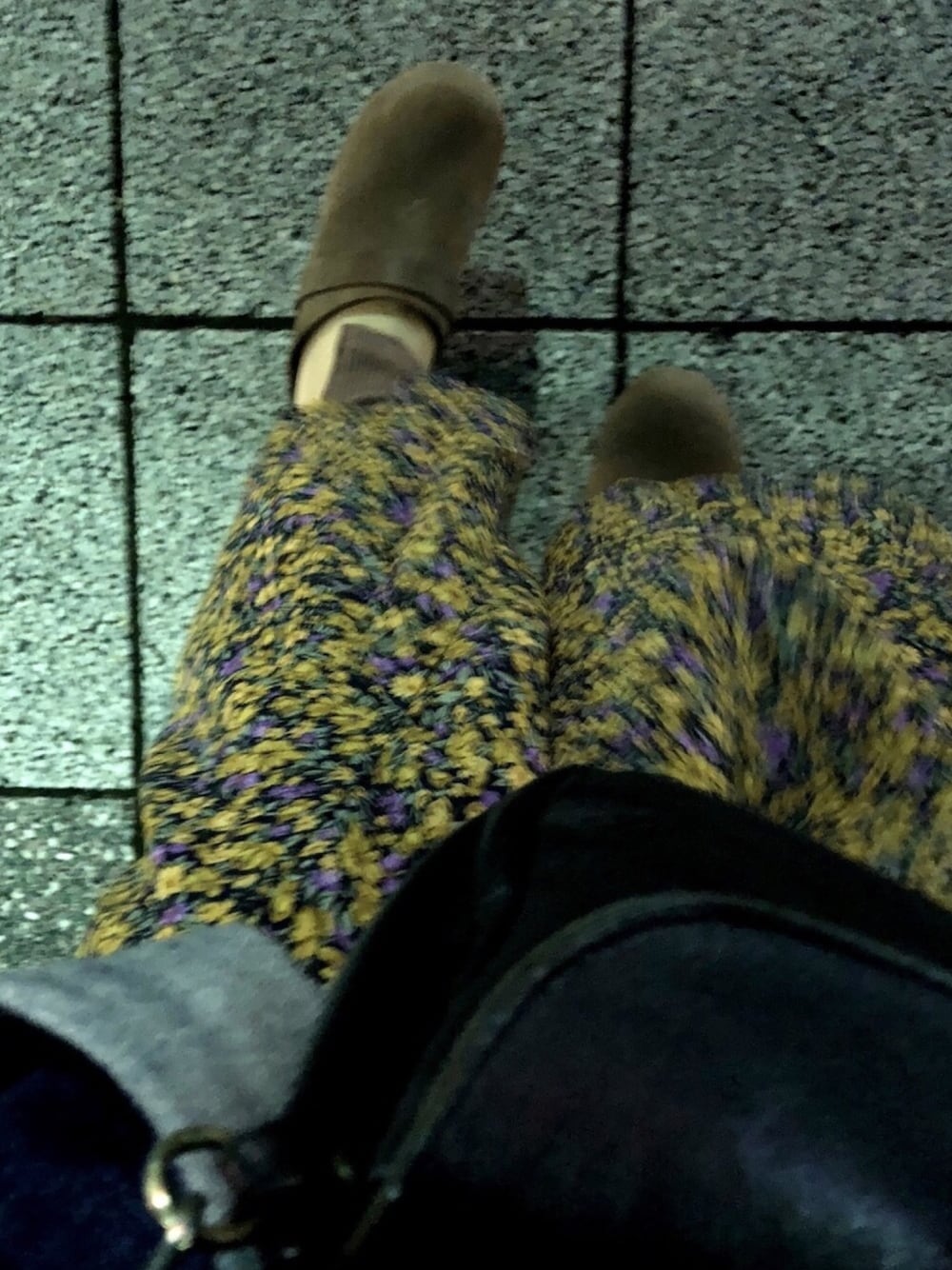 「秋コーデ、カジュアル、花柄ワンピース、やっと秋っぽく、寒涼しくなってきた、服ってすごい」｜「coca（coca）の上品小花柄ふんわりシフォンワンピース（ワンピース、イエロー系）」を使った、jad_pj_dmwさん（レディース・147cm）の秋コーディネートの1枚目の写真
