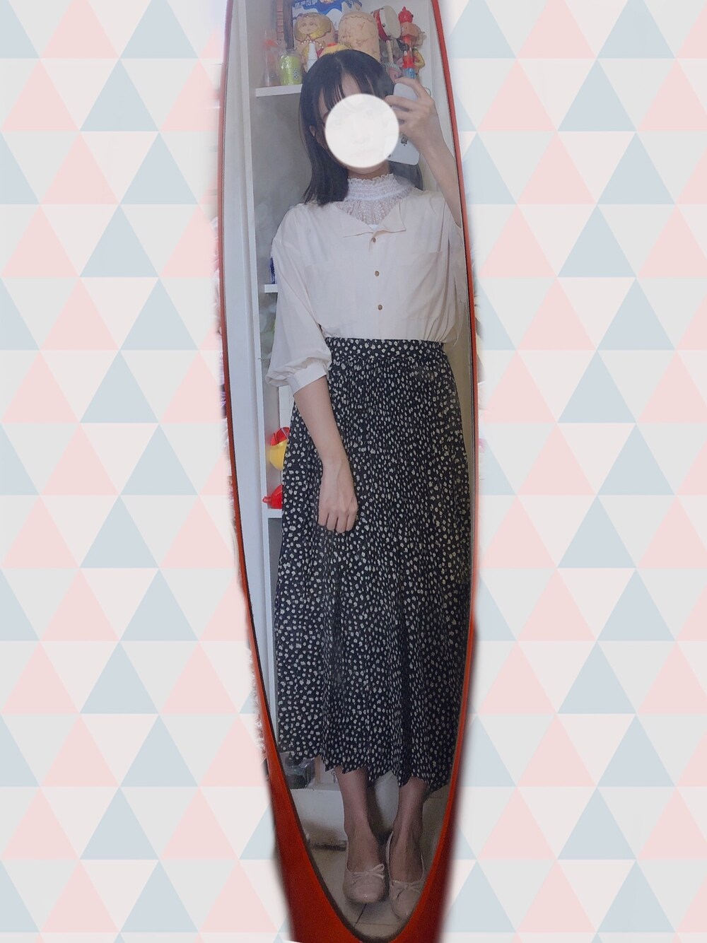 「ootd、通勤穿搭、春コーデ、花柄スカート、ゆるコーデ、カジュアルコーデ、ナイスクラップ、マジェスティックレゴン」｜「one after another NICE CLAUPの変形プリーツスカート（スカート、ブラック系）」を使った、うささん（レディース・163cm）の春コーディネートの1枚目の写真