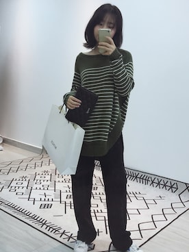 「MINUS（マイナス）のアイテム（トップス）」を使った、Mia Tsangさん（レディース・160cm）の冬コーディネート